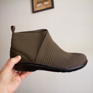 Clarks Women's Sillian 2.0 Rise Ankle Boot - NEW - Olive Green